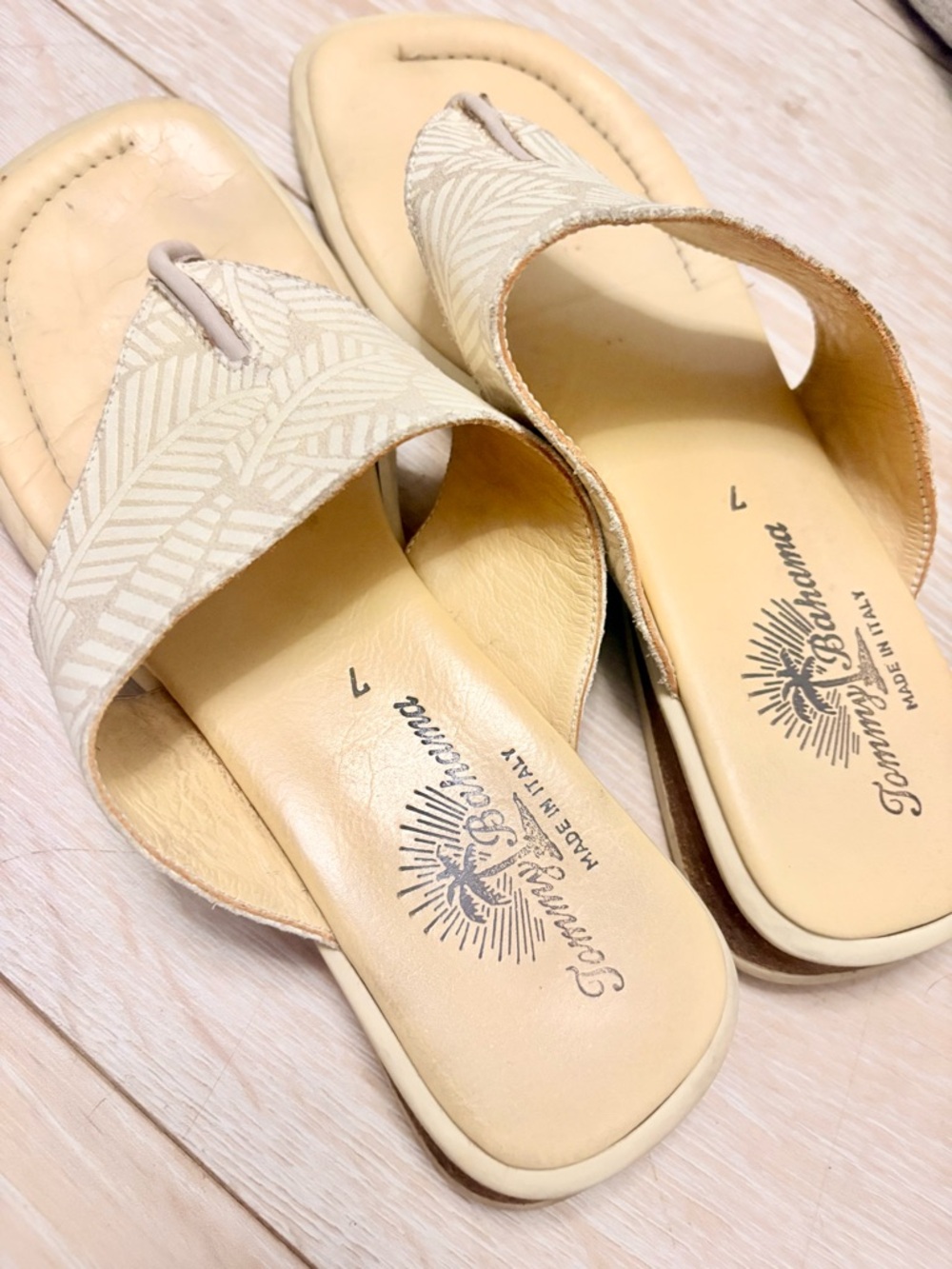 Tommy Bahama Thong Sandals Tan Leather Slide Sandals Size 7 Made in Italy